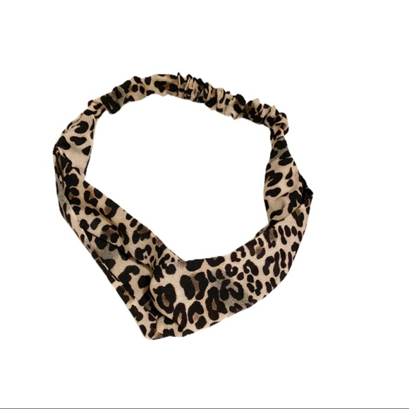 Accessories - 🌸3/$15 LEOPARD PRINT TWIST FRONT HEADBAND